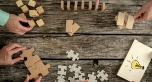 Dei pezzi di puzzle rappresentano la memoria transattiva