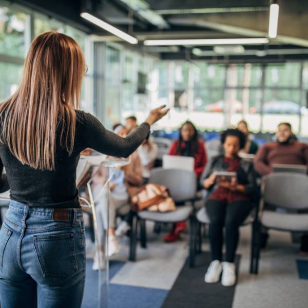 Un incontro di formazione in aula