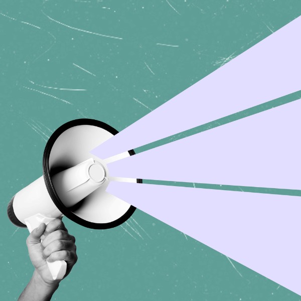 Un megafono da cui escono delle linee rappresenta la comunicazione scritta efficace